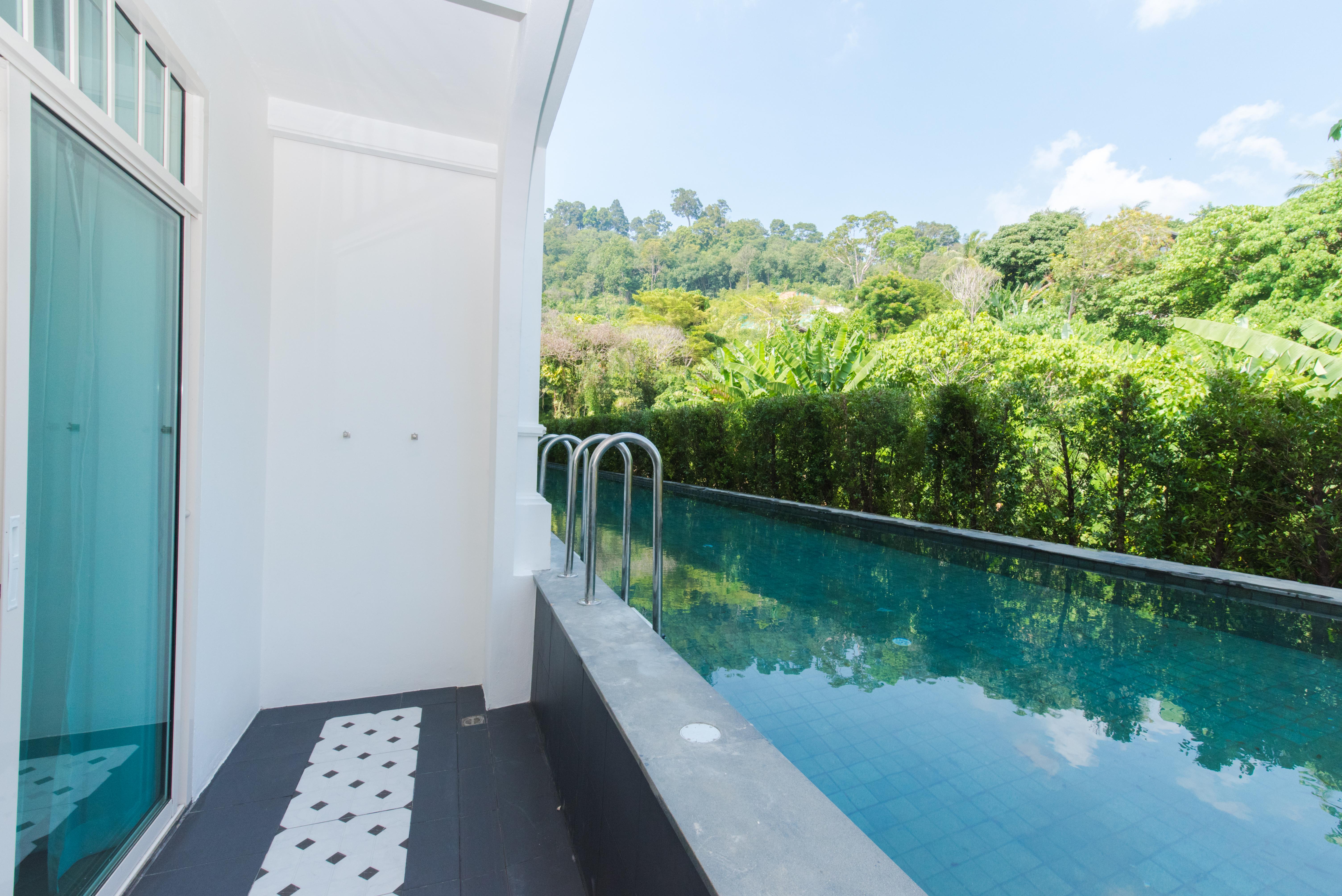 Marina Gallery Resort-Kacha-Kalim Bay - Sha Plus Patong Exterior photo A lap pool in a private house